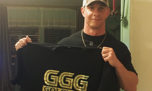 Журналист похвастался подаренной мамой футболкой Головкина