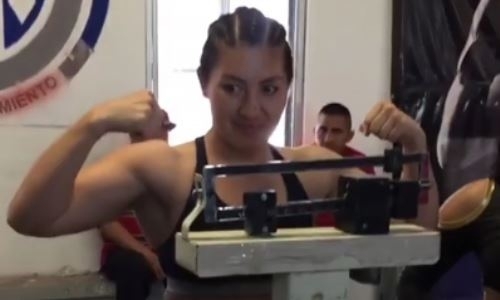 «GGG среди женщин» Сатыбалдинова прошла взвешивание перед боем в Мексике