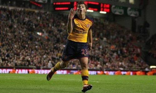 Девять лет покеру Аршавина на «Энфилде». Что об этом говорят в Англии