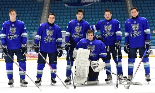 «Барыс» подписал контракты с семью хоккеистами