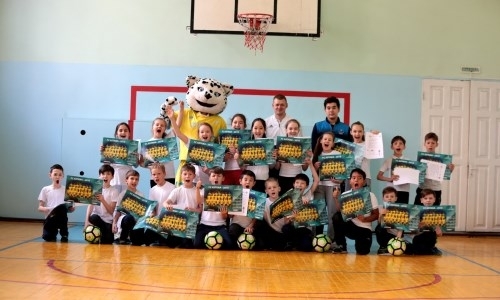 «Астана» провела акцию «Футбол — детям» в немецкой гимназии