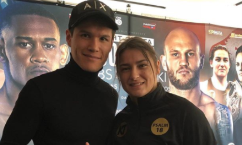 Елеусинов показал фото с чемпионкой мира