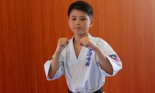 Казахстанец стал самым юным в мире обладателем черного пояса по карате