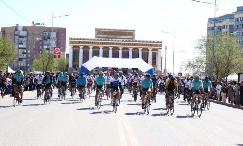 Около двух тысяч человек приняли участие в благотворительном велопробеге в Атырау