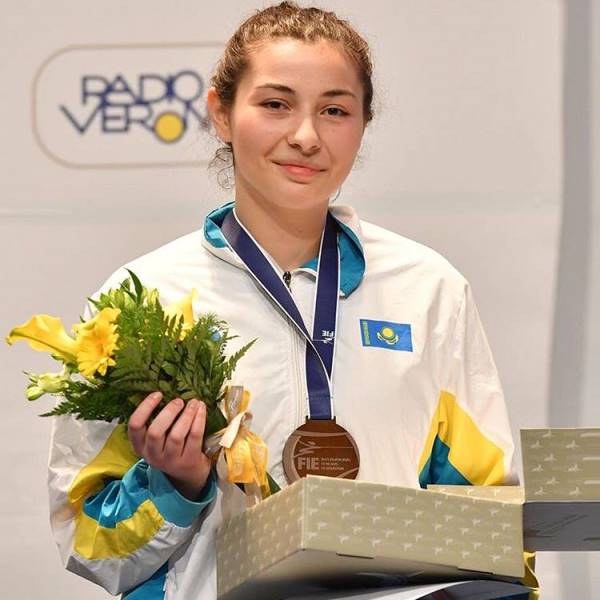 Казахстанская шпажистка выиграла «бронзу» чемпионата мира среди кадетов