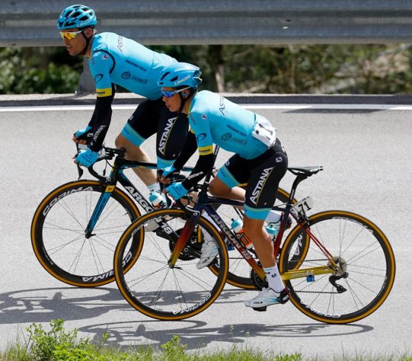 «Это самолет? Птица? Нет, это Супермен Лопес». Велосипед капитана «Астаны» раскрасили в индивидуальным стиле