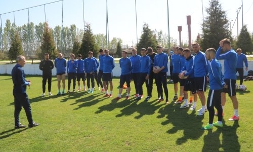 Фоторепортаж с предигровой тренировки «Окжетпеса»