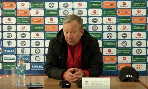 Видео послематчевой пресс-конференции Муханова игры Премьер-Лиги «Шахтер» — «Актобе» 1:1