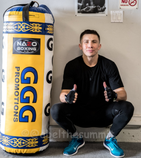 Головкин похвастался фирменной грушей в цветах флага Казахстана с орнаментами