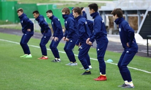Фоторепортаж с тренировки юношеской сборной Казахстана до 17 лет