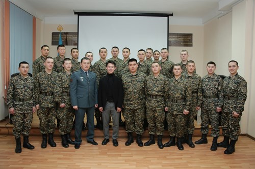 Денис Тен рассказал военнослужащим Нацгвардии, как добиться своей цели