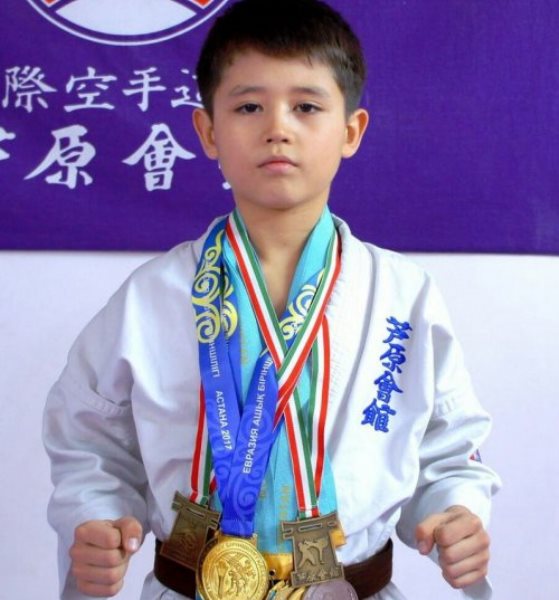 Казахстанец стал самым юным в мире обладателем черного пояса по карате