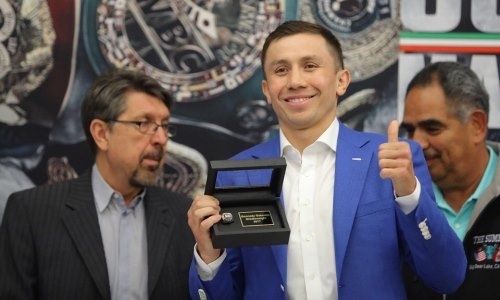 IBF презентовал Головкину специальный подарок перед боем 5 мая