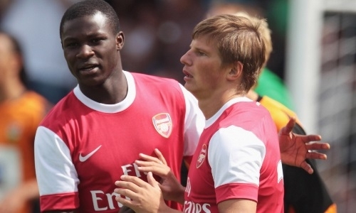 «Тренировался в таком темпе, что все думали — инвалид приехал в команду». Что рассказывал про Аршавина экс-игрок «Арсенала»