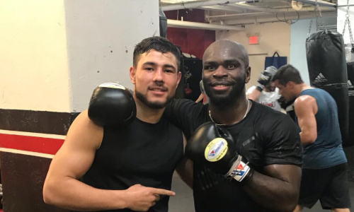 20-летний казахстанский нокаутер провел спарринг с партнером Пакьяо