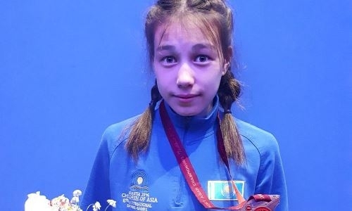 Юная казахстанка завоевала бронзовую медаль на чемпионате Азии по вольной борьбе