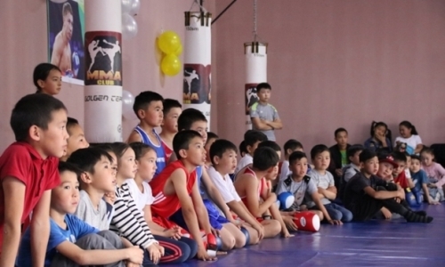 Победители и призеры чемпионатов мира и Азии провели мастер-класс для детей в Алматы