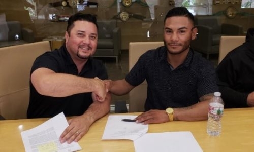 Обидчик Шарибаева подписал контракт с Golden Boy Promotions