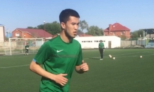 Капитан молодежной сборной Казахстана после операции приступил в тренировкам с мячом 
