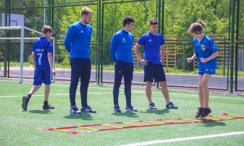 Игроки «Жетысу» провели мастер-класс для учеников талдыкорганской школы