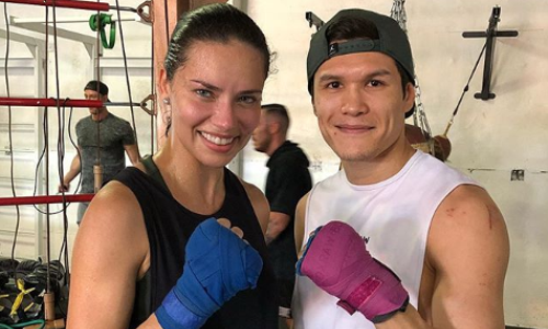 Данияр Елеусинов похвастался фото со знаменитой супермоделью