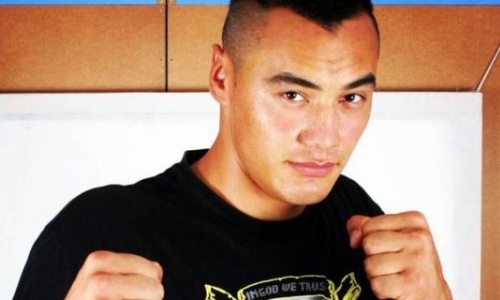 Казахстанский супертяжеловес быстро «удосрочил» соперника с 32-мя нокаутами