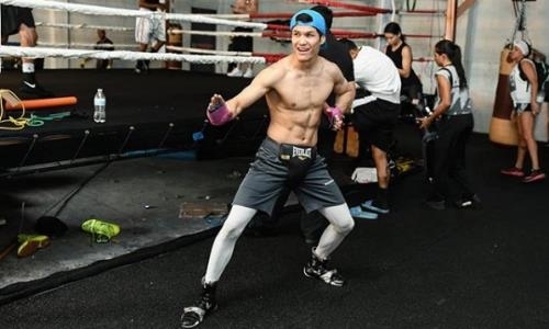 Данияр Елеусинов подходит к своим спаррингам в хорошем настроении