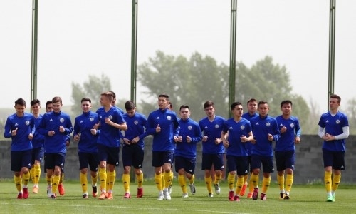 Фоторепортаж с тренировки юношеской сборной Казахстана до 19 лет
