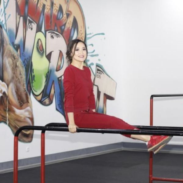 Известная казахстанская певица передала эстафету воркаут-челленджа акиму Алматы