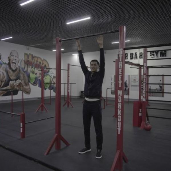 Известная казахстанская певица передала эстафету воркаут-челленджа акиму Алматы