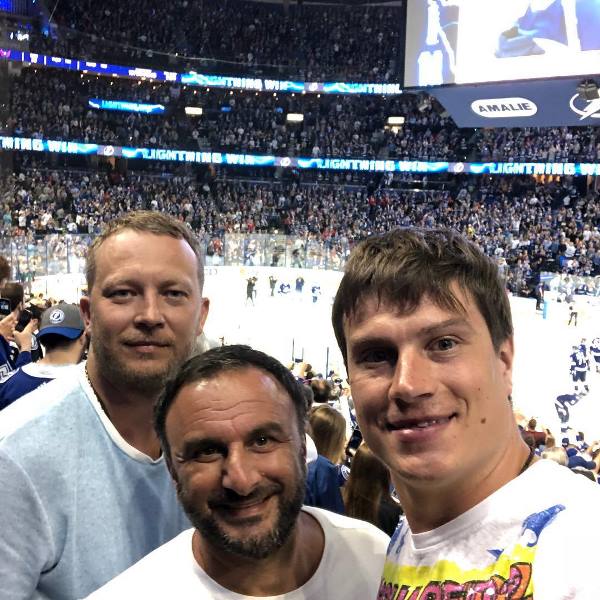 Экс-защитник «Барыса» посетил матч «Тампа-Бэй Лайтнинг» — «Вашингтон Кэпиталз»