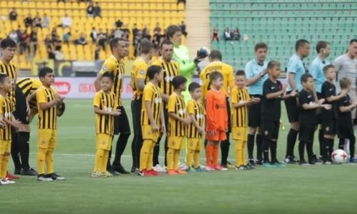 Видеосюжет о матче Премьер-Лиги «Кайрат» — «Шахтер» 2:0