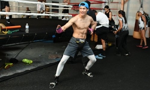 Елеусинов провел открытую тренировку перед вторым боем