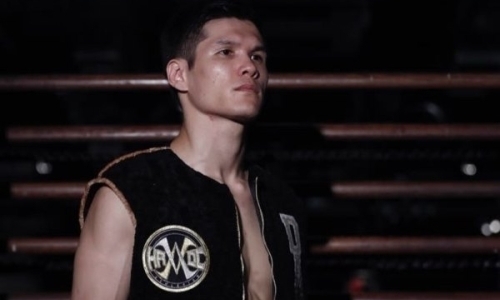 Данияр Елеусинов показал болельщикам командное фото