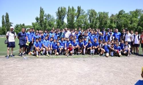 Зайнутдинов и Сейдахмет встретились с воспитанниками футбольного центра «Тараз»