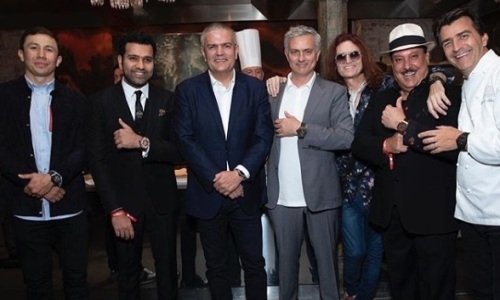 Головкин показал общее фото с Моуриньо в Москве