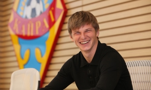 «Добро пожаловать, у нас только водка». Аршавин хочет взять футболиста «Челси» в ночной клуб