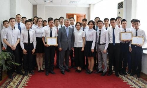 Юный чемпион предложил акиму ВКО открыть шахматные классы