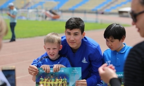 Игроки «Астаны» провели мастер-класс для воспитанников СДЮСШОР №8