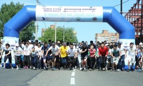 Госслужащие ВКО присоединились к благотворительному марафону