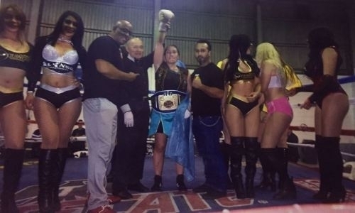 Казахстанку представили американской публике как чемпионку мира на вечере бокса без ее участия