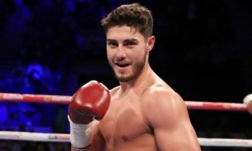 Молодой чемпион одержал досрочную победу и забрал два титула в весе Елеусинова