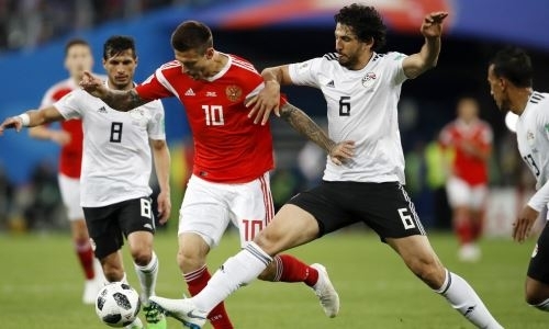 «Я игрок сборной и вынужден терпеть таких му..ков, как ты». Смолов отшил фаната в стиле Аршавина