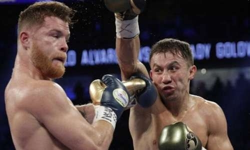 Де ла Хойя «отмазал» «Канело» за бег от Головкина в первом бою