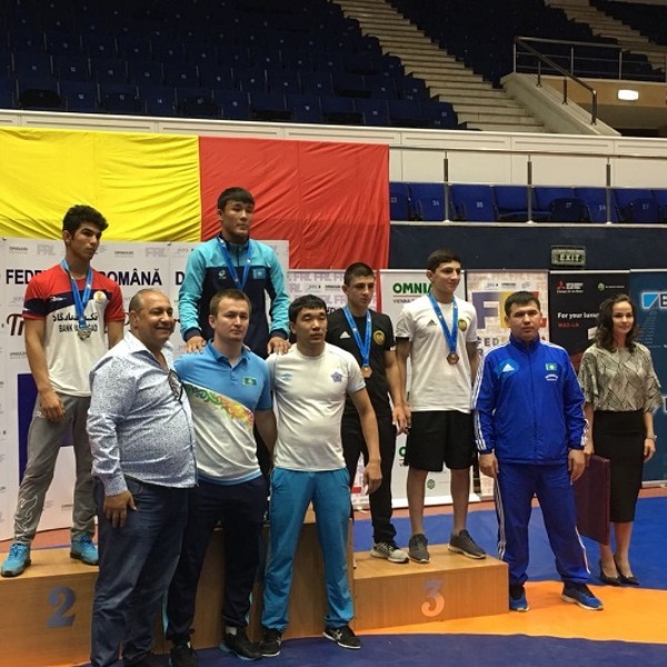 Три медали завоевали атырауские борцы на международном турнире в Румынии