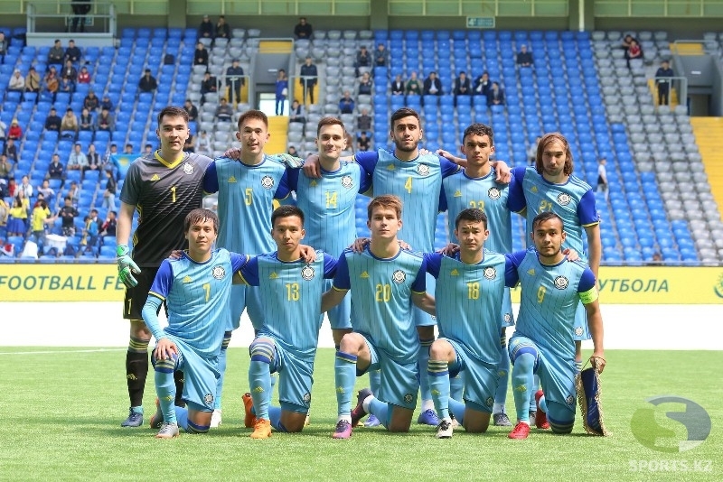 Кто играет 21 футбол. Футболка сборная Казахстана. Валгария утбол фото.