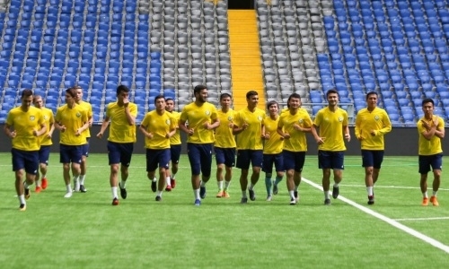 Фоторепортаж с предыгровой тренировки молодежной сборной Казахстана 