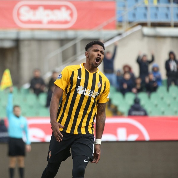 СМИ сообщило об уходе из «Кайрата» двух легионеров