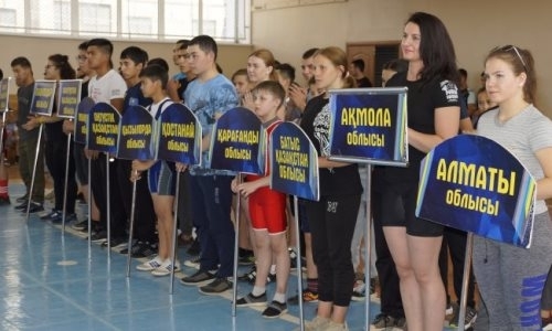 В Актобе проходит чемпионат Казахстана по пауэрлифтингу