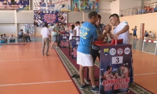 В Уральске проходит турнир по армрестлингу среди спортсменов с особыми возможностями